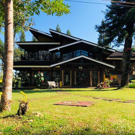 Alfa Resort Hotel&Conference Puncak Esterno foto