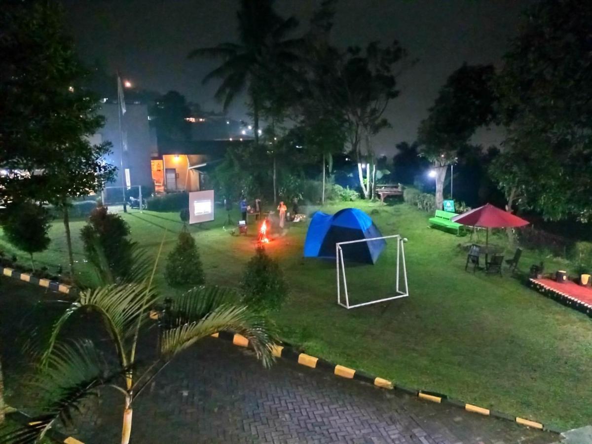 Alfa Resort Hotel&Conference Puncak Esterno foto