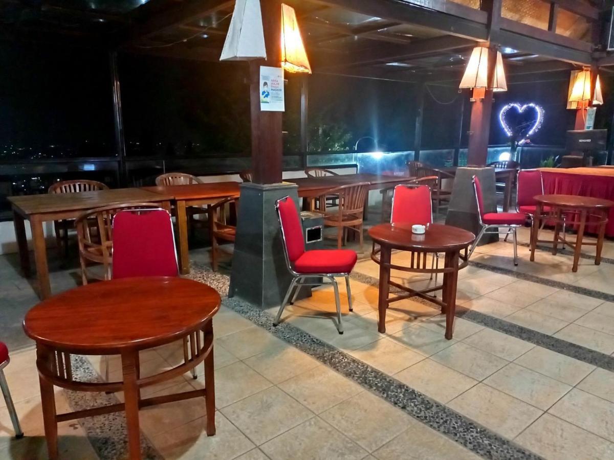 Alfa Resort Hotel&Conference Puncak Esterno foto