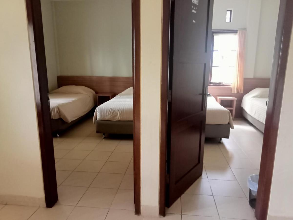 Alfa Resort Hotel&Conference Puncak Esterno foto