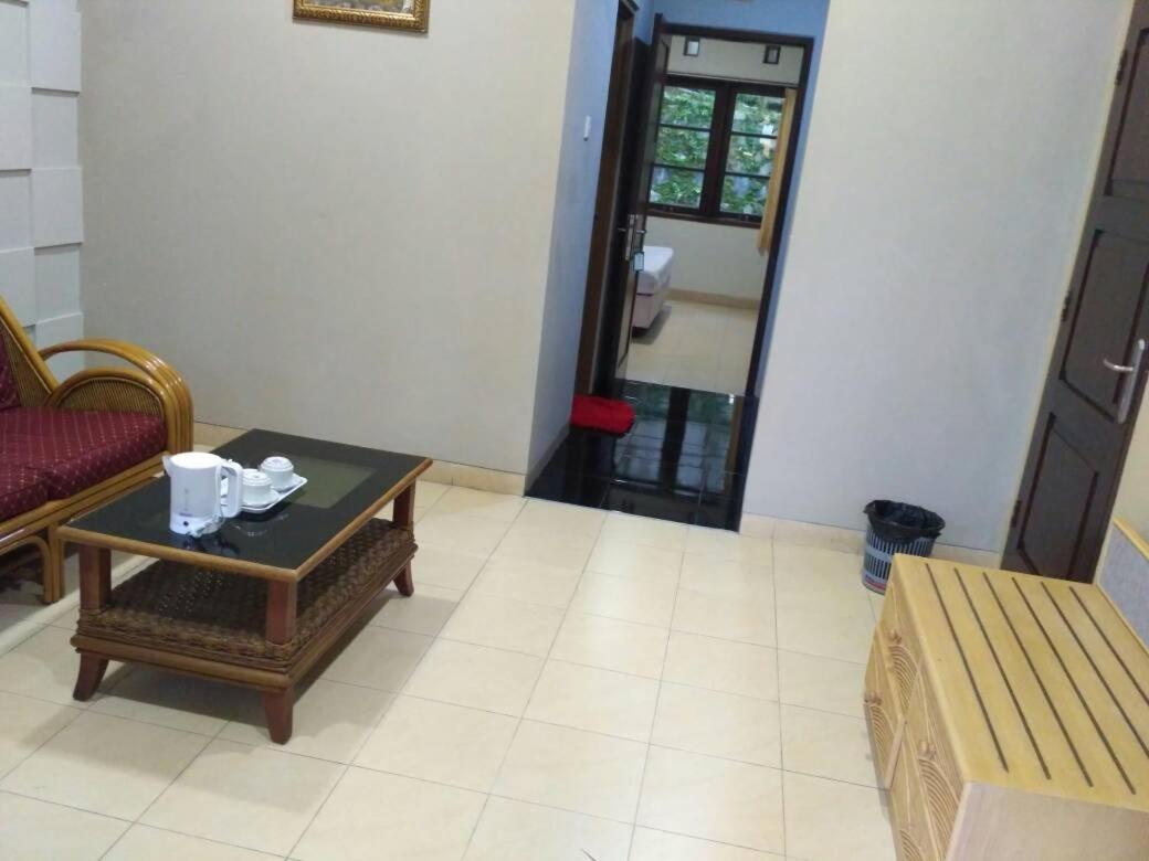 Alfa Resort Hotel&Conference Puncak Esterno foto