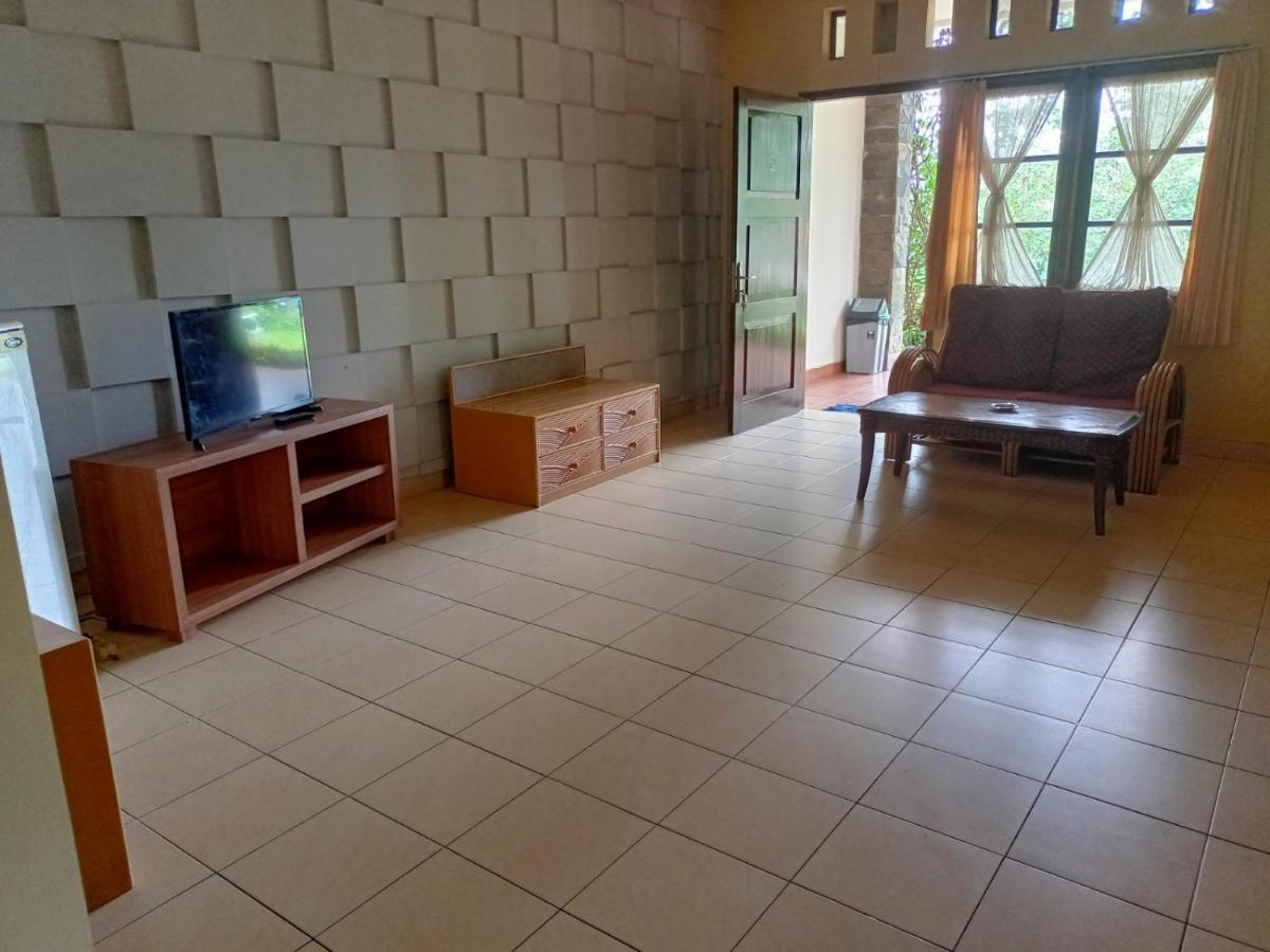 Alfa Resort Hotel&Conference Puncak Esterno foto
