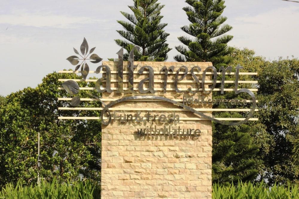 Alfa Resort Hotel&Conference Puncak Esterno foto