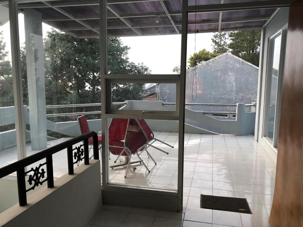 Alfa Resort Hotel&Conference Puncak Esterno foto
