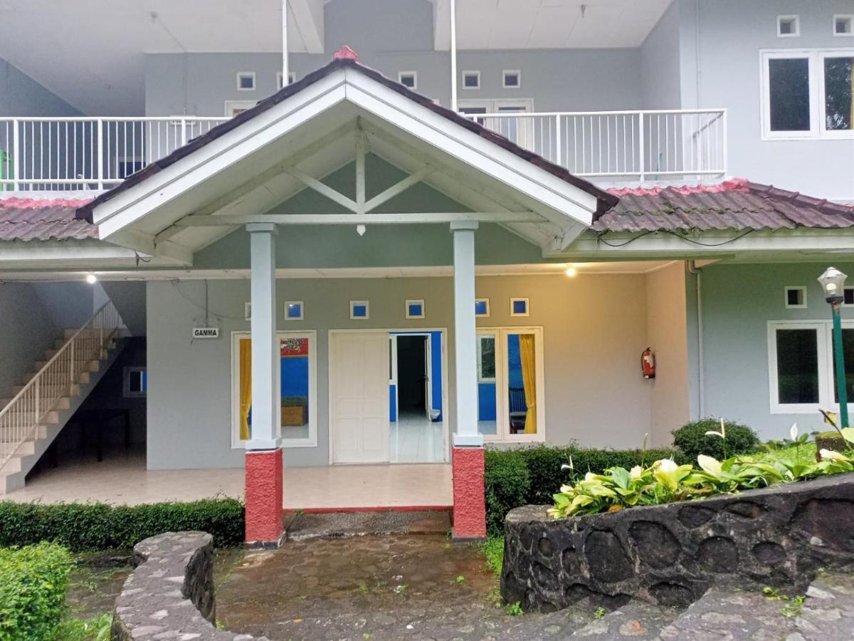 Alfa Resort Hotel&Conference Puncak Esterno foto