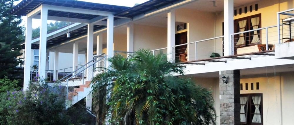 Alfa Resort Hotel&Conference Puncak Esterno foto